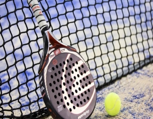 Hur mycket underhåll kräver en padelbana?