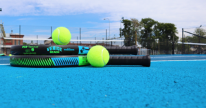 Europas första poptennisbana i konstgräs